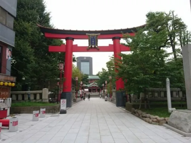 冨岡八幡宮の参道,プロドライバーが選ぶ!東京の最強交通安全お守り神社5選
