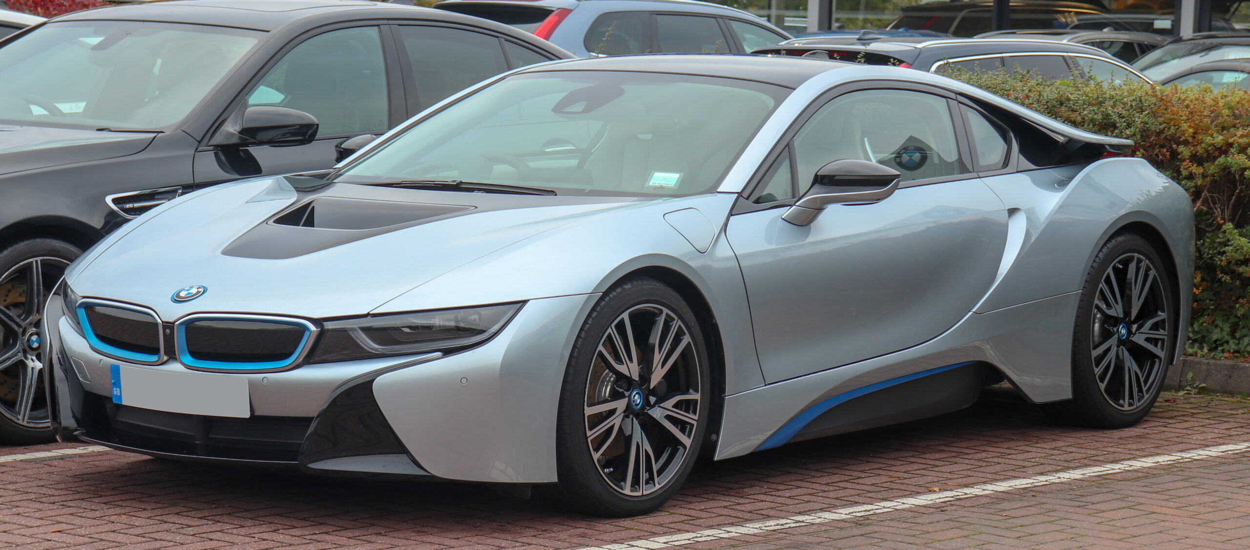 BMW i8中古車の現在価格と暴落の実態なぜ安い