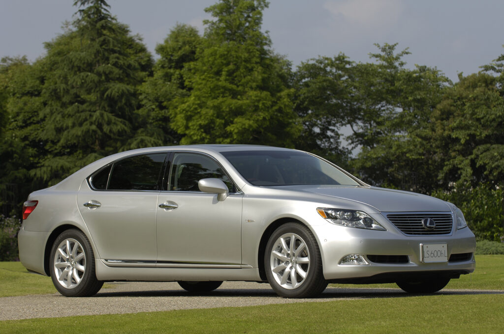 ハイブリッドバッテリー交換の現実：費用と交換時期