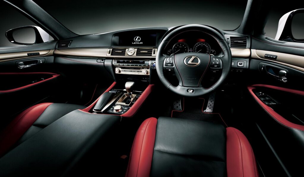 現行型LS600hオーナーの実際の維持費：リアルな数字