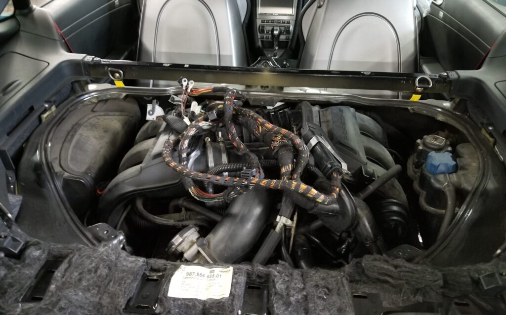 ポルシェケイマン987の水平対向エンジン