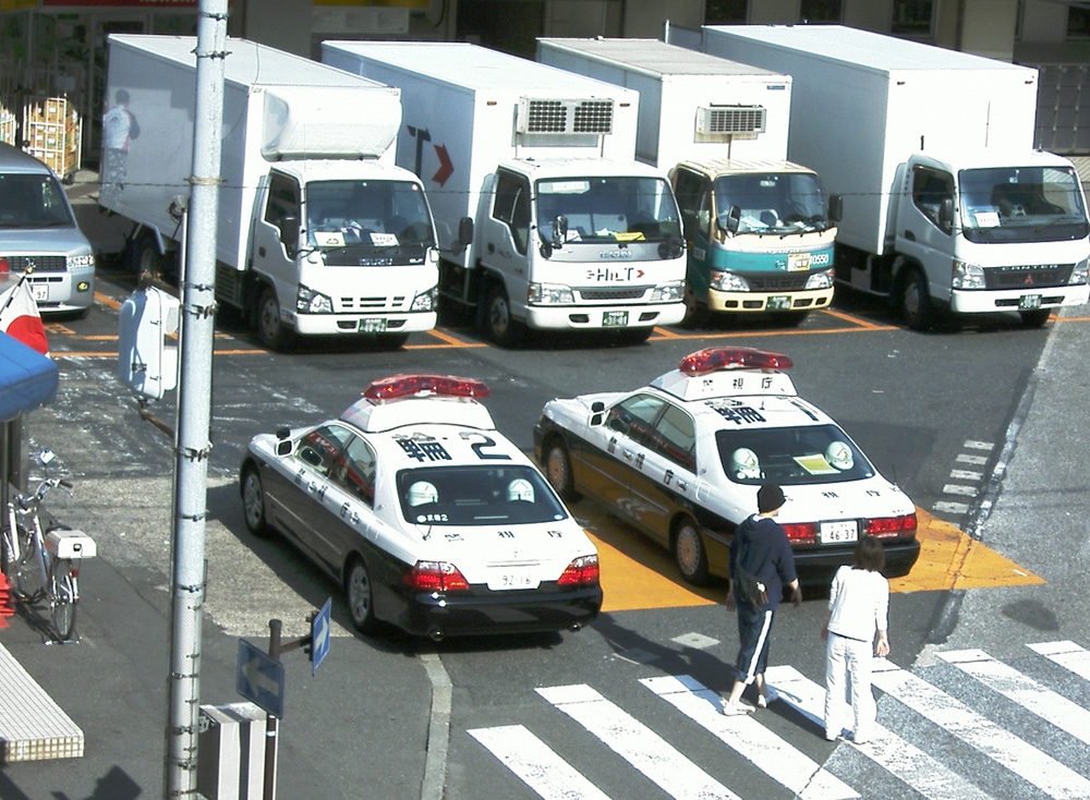一般車と新型クラウンパトカーの装備差を示す180系