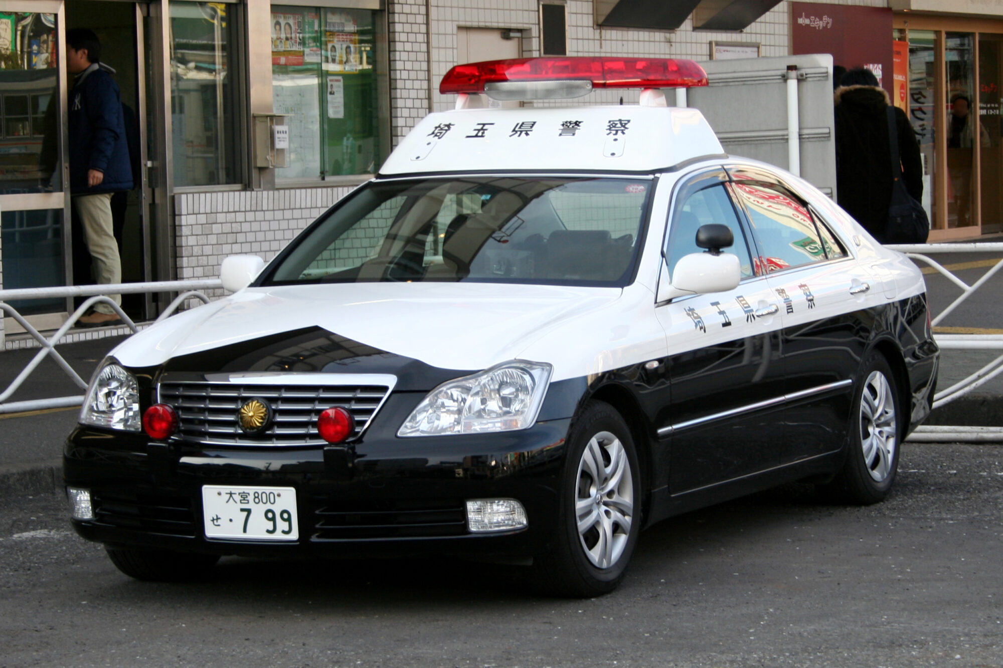 クラウンパトカートミカやミニカーの題材になる180系実車