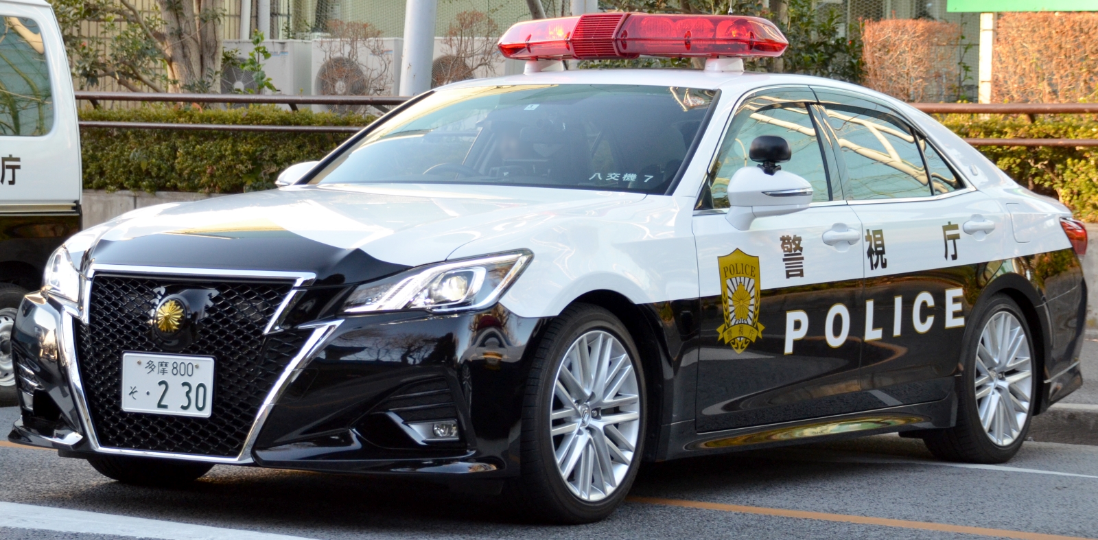 クラウンパトカートミカの歴代モデルになった210系実車