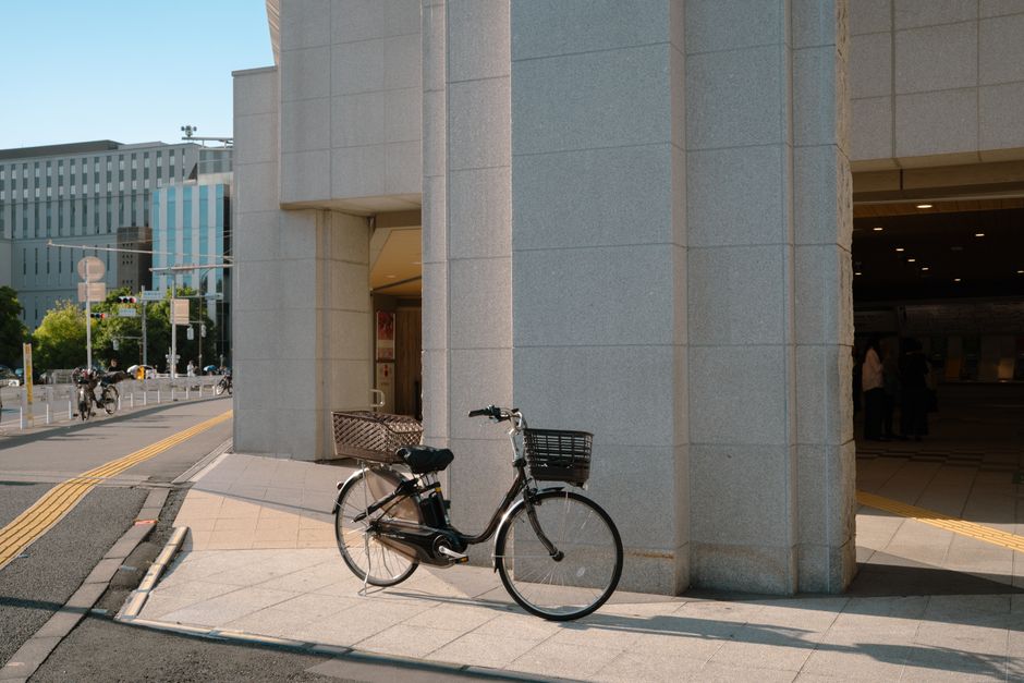 電動自転車はセカンドカーの代わりになる?高級車オーナーの本音比較 2 電動自転車の通勤シーン