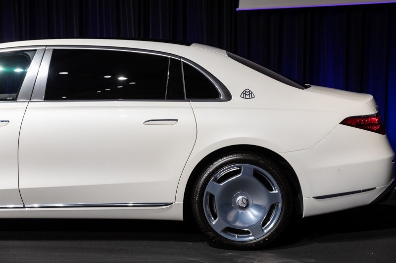 メルセデス・マイバッハ サイド Maybachエンブレム 実車